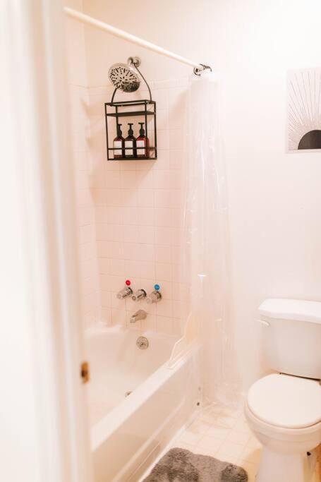 Апартаменты Cozy 3-Bed Athens Getaway, Right Near Uga! Экстерьер фото