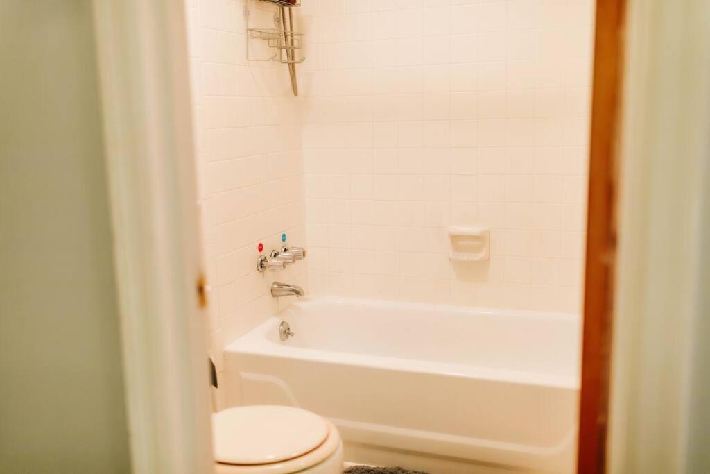 Апартаменты Cozy 3-Bed Athens Getaway, Right Near Uga! Экстерьер фото