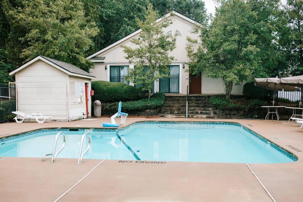 Апартаменты Cozy 3-Bed Athens Getaway, Right Near Uga! Экстерьер фото